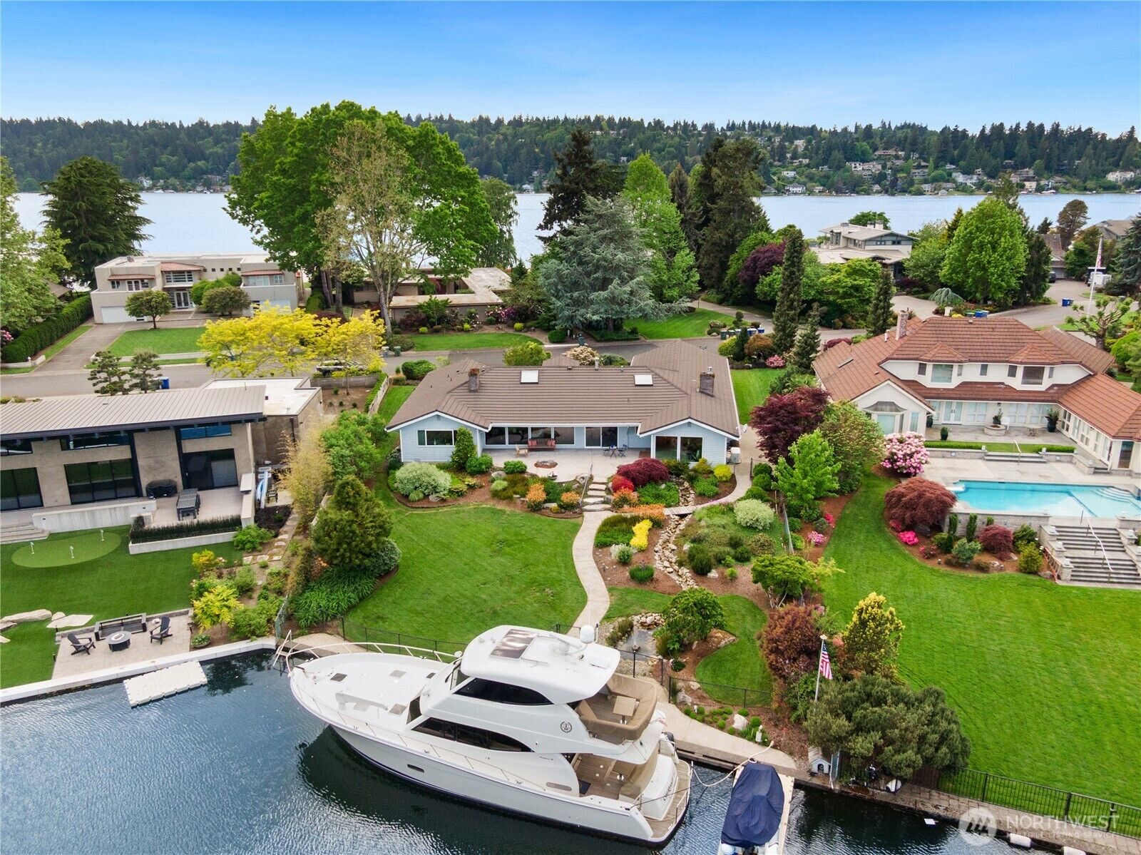Property Photo:  87  Cascade Key  WA 98006 
