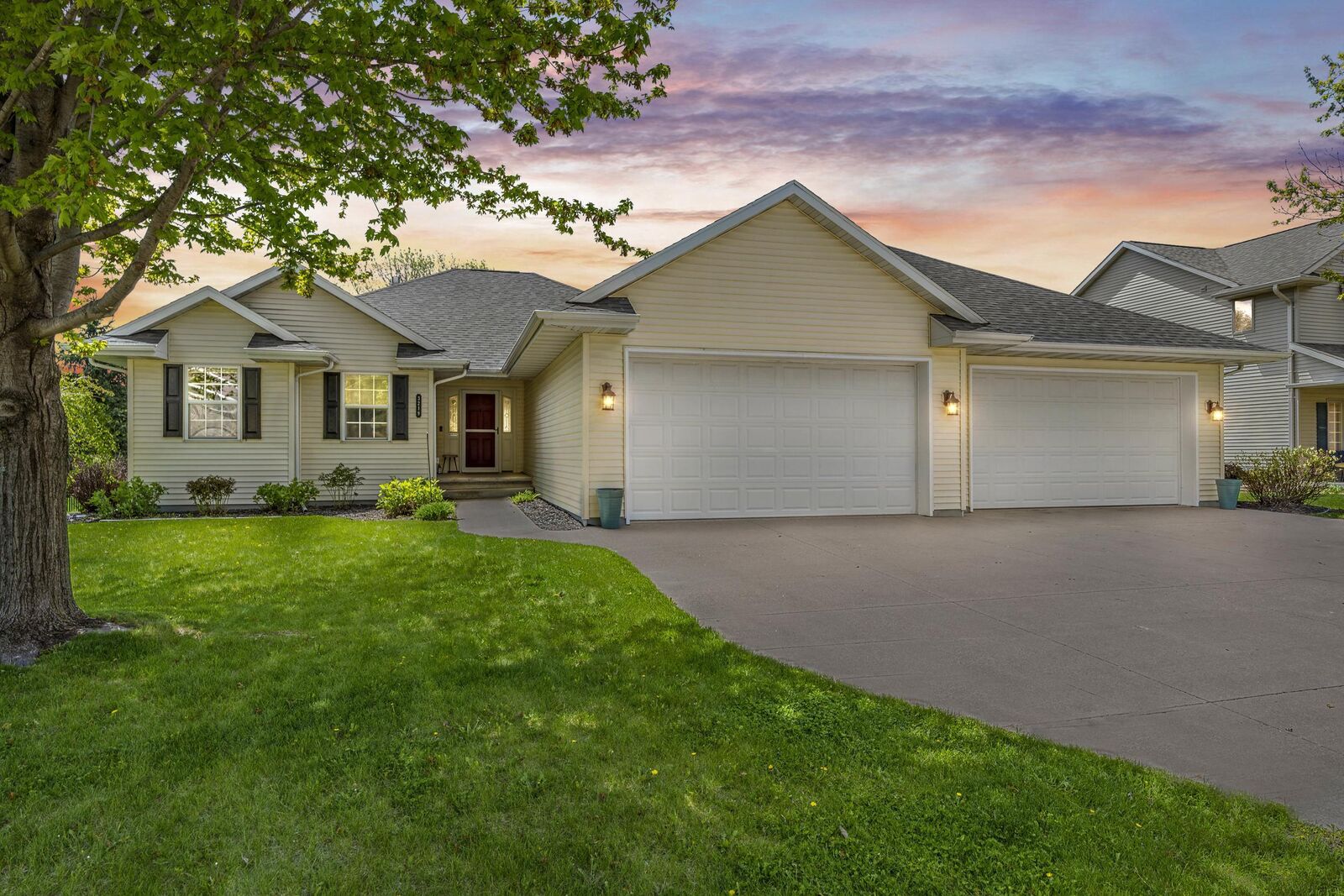 Property Photo:  3219 E Fallcreek Lane  WI 54913 