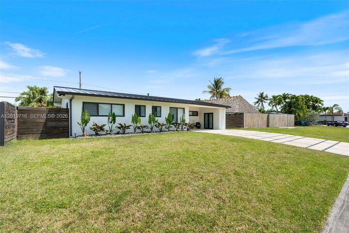 Property Photo: 9460 Haitian Dr FL 33189