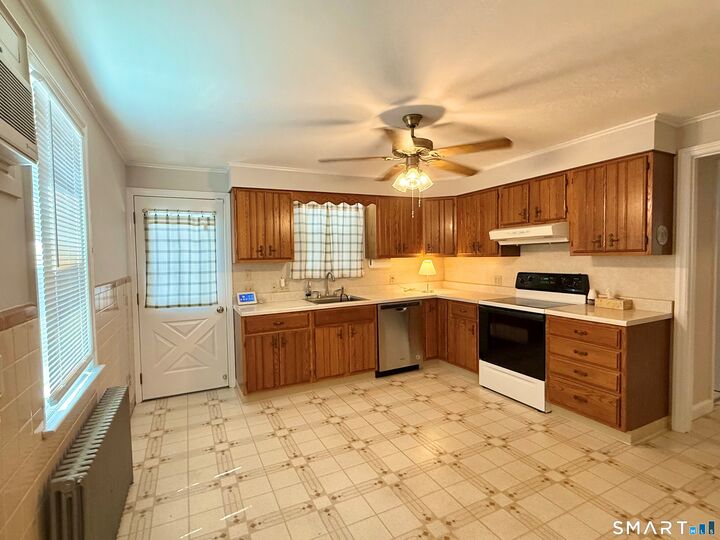 Property Photo:  15 Rosedale Terrace  CT 06614 