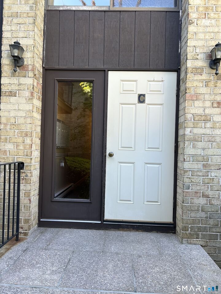 Property Photo: 85 Riverside Avenue C5 CT 06905