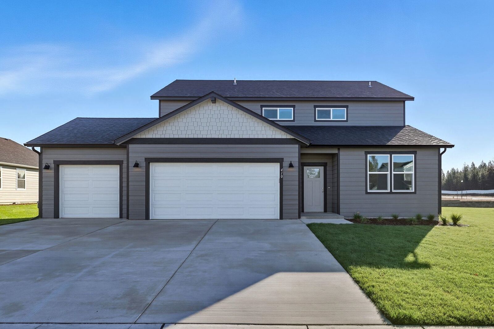 Property Photo:  410 N Washington Dr  WA 99006 