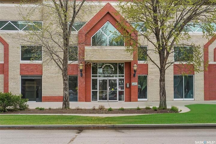 Property Photo:  902 Spadina Crescent E 1406  SK S7K 0G8 