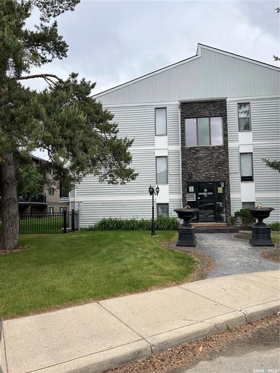 Property Photo: 254 Pinehouse Place 106 SK S7K 4X1