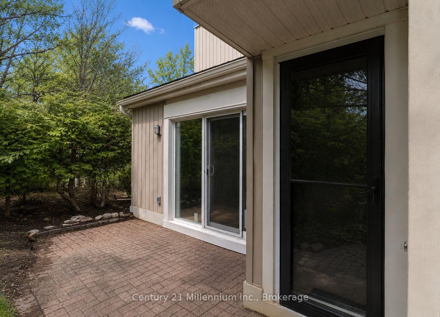 Property Photo: 22 Dawson Drive 538 ON L9Y 5B4