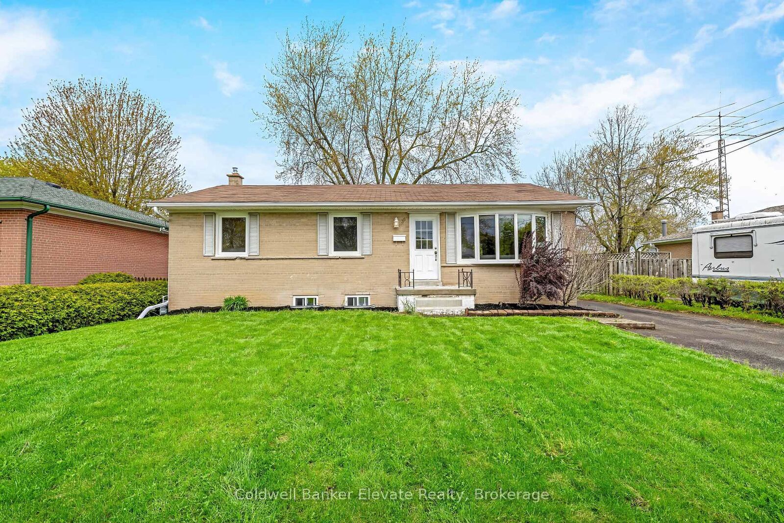 Property Photo:  39 McGilvray Crescent  ON L7G 1L7 