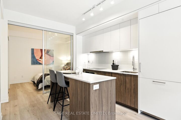 Property Photo: 863 St Clair Avenue W 206 ON M6C 1C4
