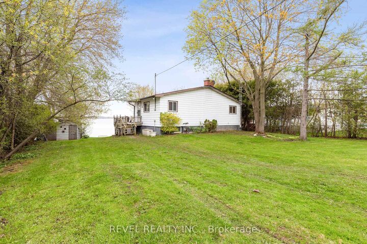 Property Photo: 18 Lakeview Boulevard ON K0M 2C0