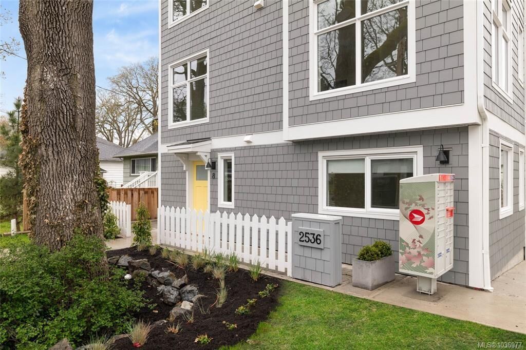 Property Photo: 2536 Shelbourne St #8 BC V8R 4L5