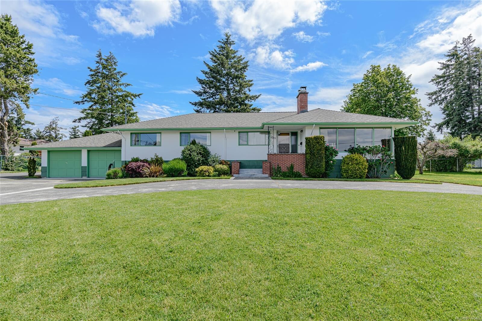 Property Photo: 3785 Raymond St S BC V8Z 4K2
