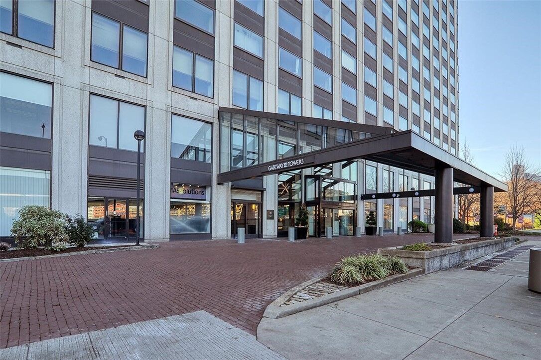 Property Photo: 320 Fort Duquesne Blvd 8M PA 15222