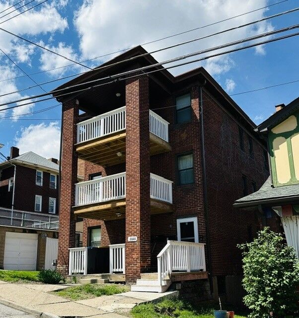 Property Photo: 2844 Louisiana Ave PA 15216
