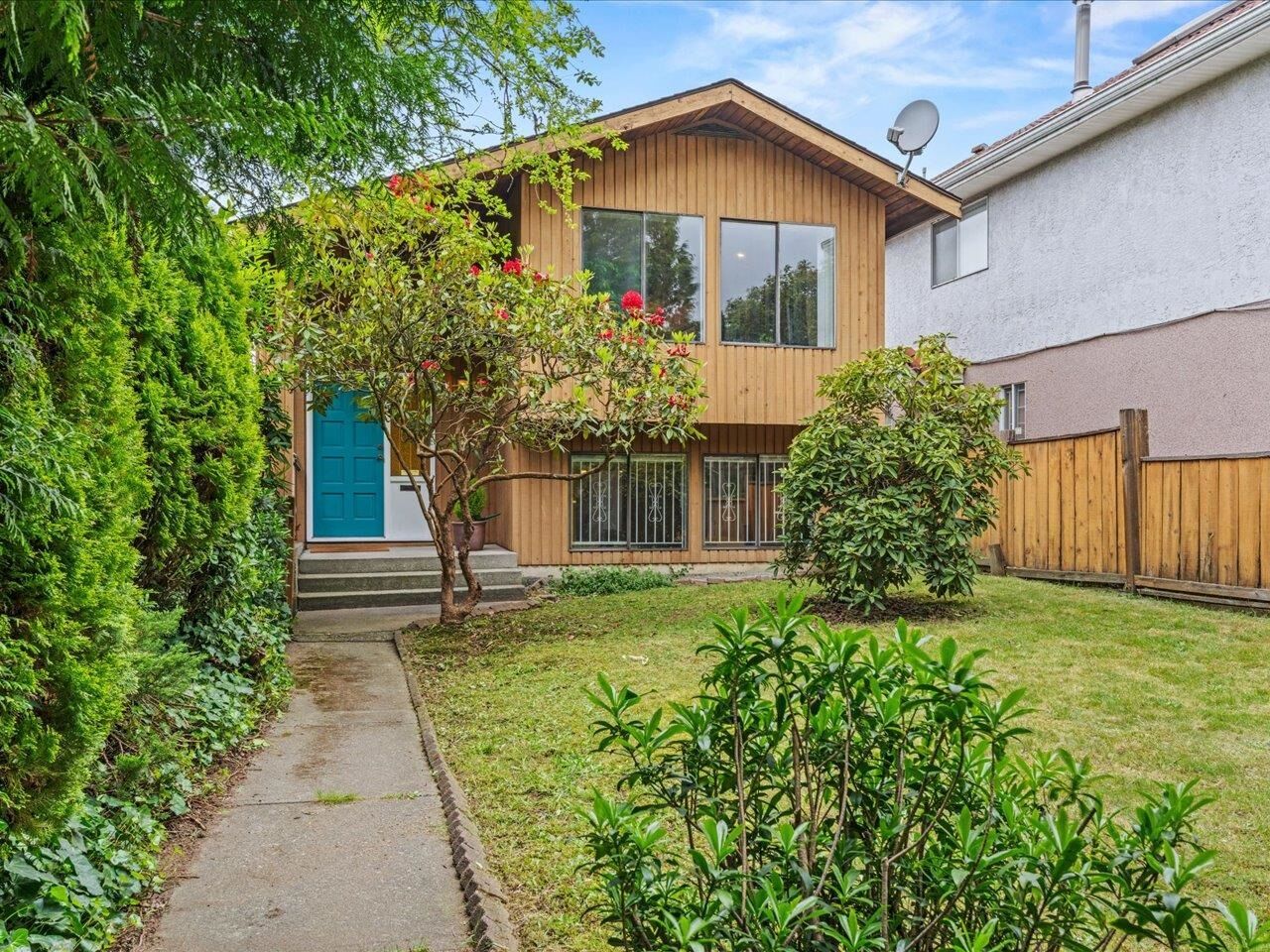 Property Photo:  7611 Oak Street  BC V6P 4A4 