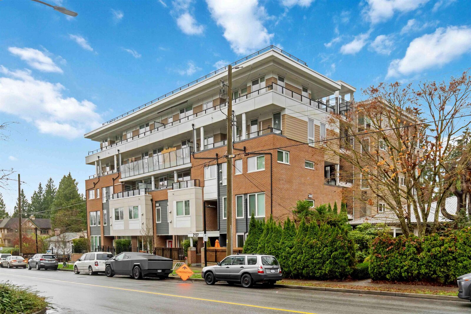Property Photo:  2137 Chesterfield Avenue 403  BC V7M 2P7 