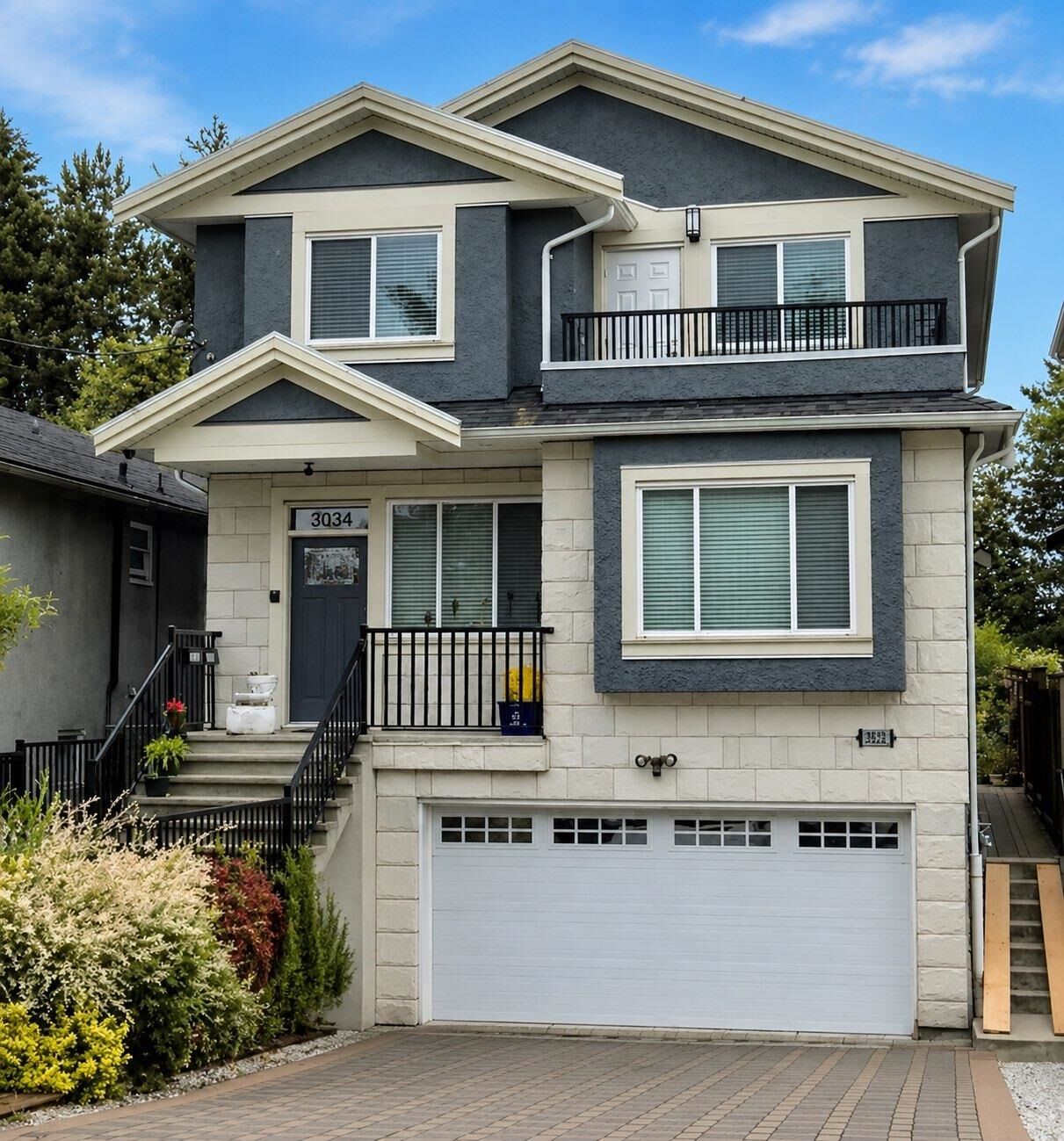 Property Photo:  3034 Kings Avenue  BC V5R 4T2 