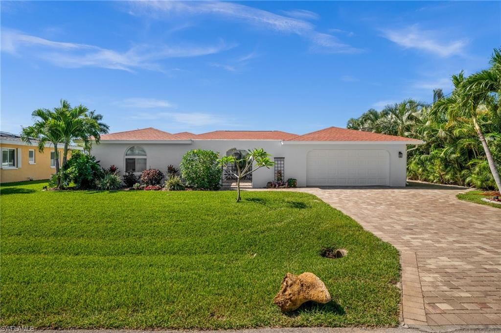 Property Photo: 1432 Venetian Ct FL 33904