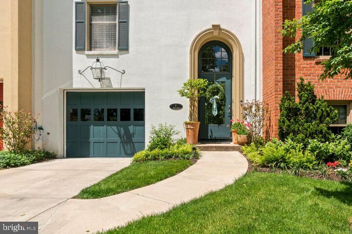 Property Photo:  4 Hume Court 25  MD 21204 