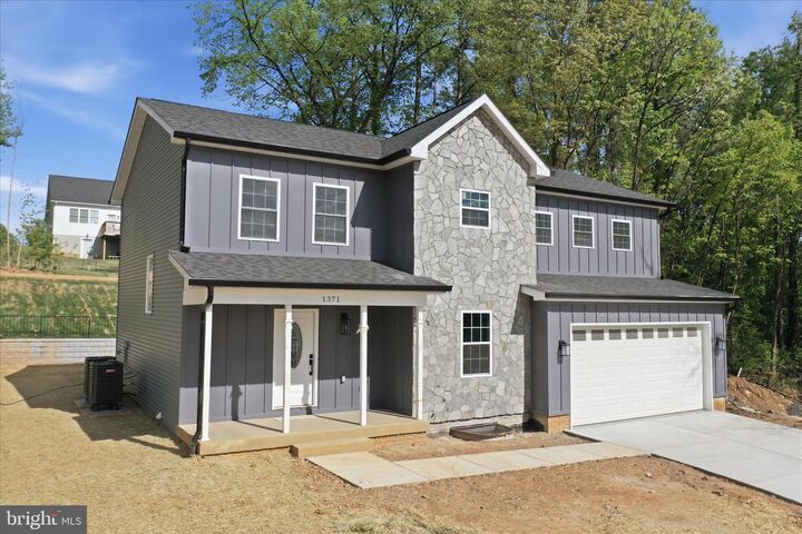 Property Photo: 1357 N Royal Avenue VA 22630