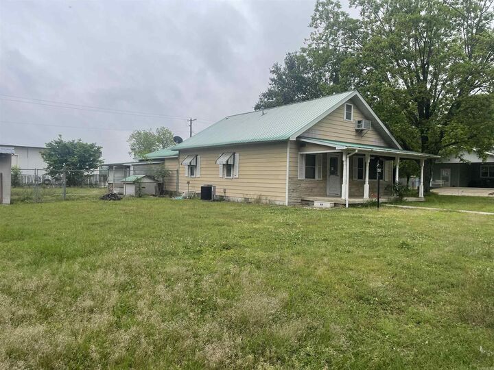 Property Photo:  511 W 1st Street  AR 71833 