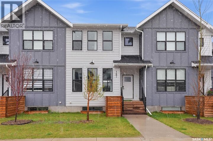 Property Photo:  187 Rosewood Boulevard E  SK S7V 0X2 