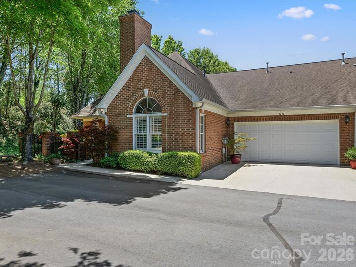 Property Photo:  7444 Hurstbourne Green Drive  NC 28277 