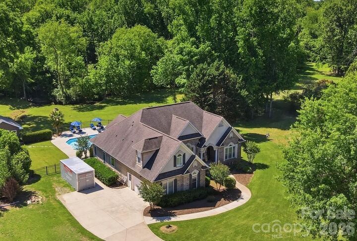Property Photo:  2066 Applebrook Drive  NC 28110 