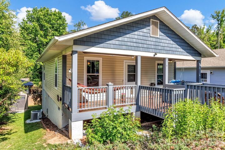 Property Photo:  4 McKinley Avenue  NC 28803 