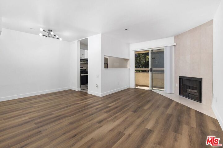 Property Photo:  10960 Ashton Ave  CA 90024 