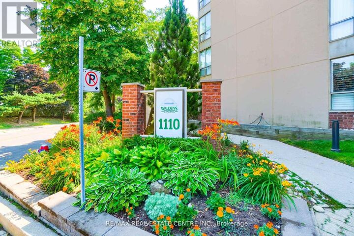 Property Photo: 1110 Walden Circle Ph3 ON L5J 4R3
