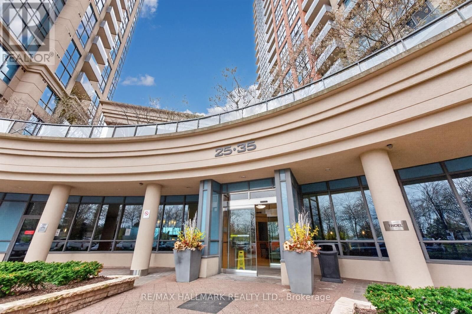 Property Photo: 25 Viking Lane 2447 ON M9B 0A1