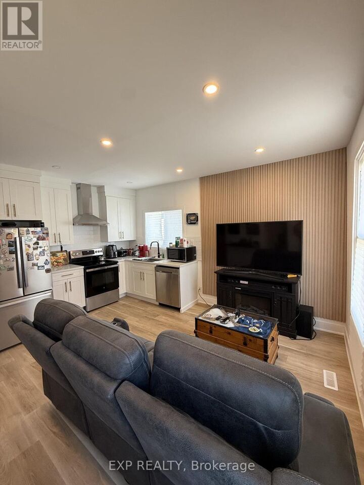 Property Photo:  39 William Street  ON N6B 3A8 