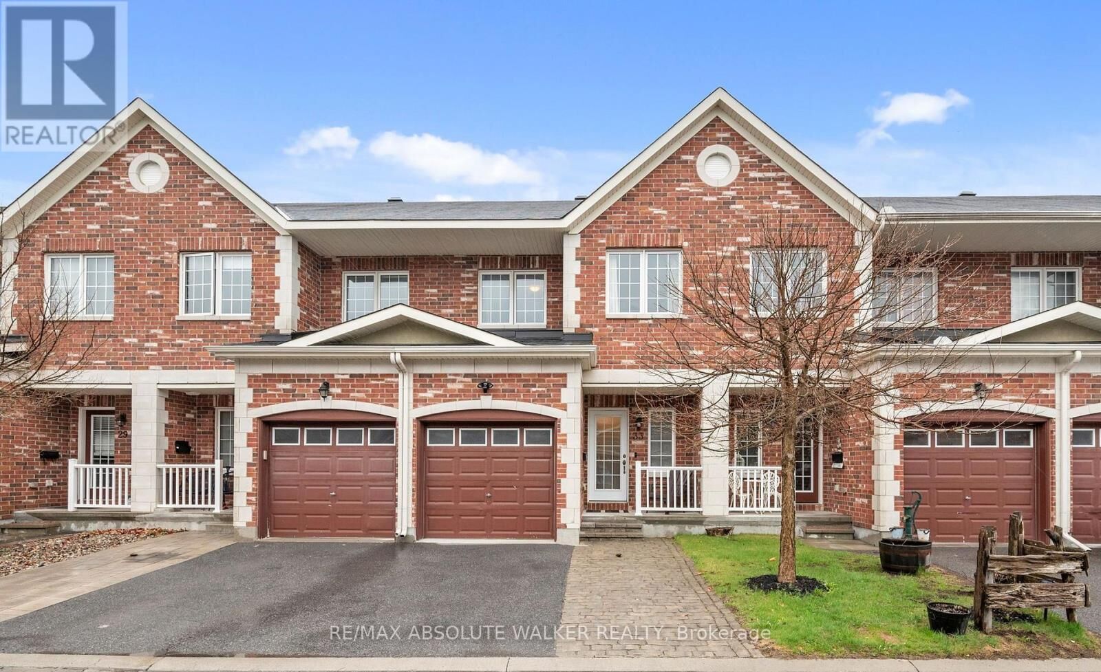 Property Photo:  33 Dundalk Private  ON K2J 0J5 