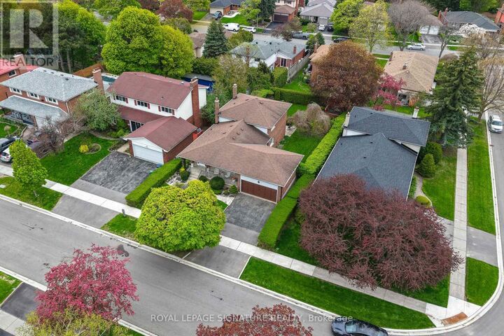 Property Photo:  14 Logstone Crescent  ON M1E 4M3 