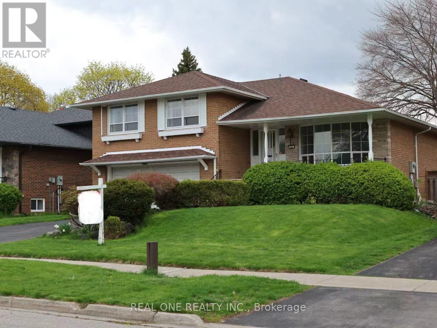 Property Photo: 22 Kenmanor Boulevard ON M1W 1R7