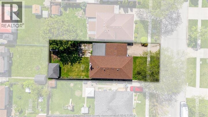 Property Photo:  10575 Mulberry Drive  ON N8R 1H7 