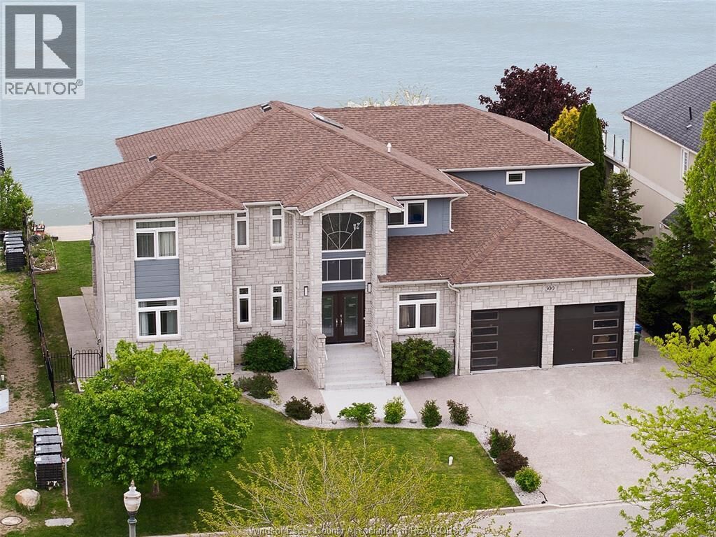 Property Photo:  300 Shoreview Circle  ON N8P 1M7 