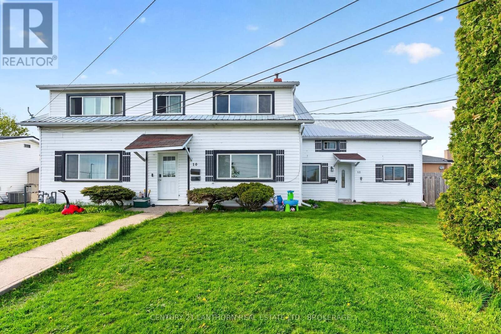 Property Photo:  10/12 Manitou Crescent East  ON K7N 1B6 