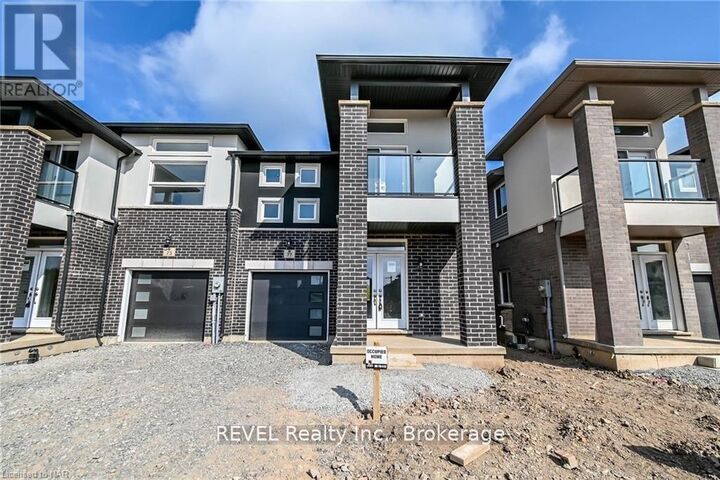 Property Photo:  77 Renfrew Trail Upper  ON L3C 0K2 