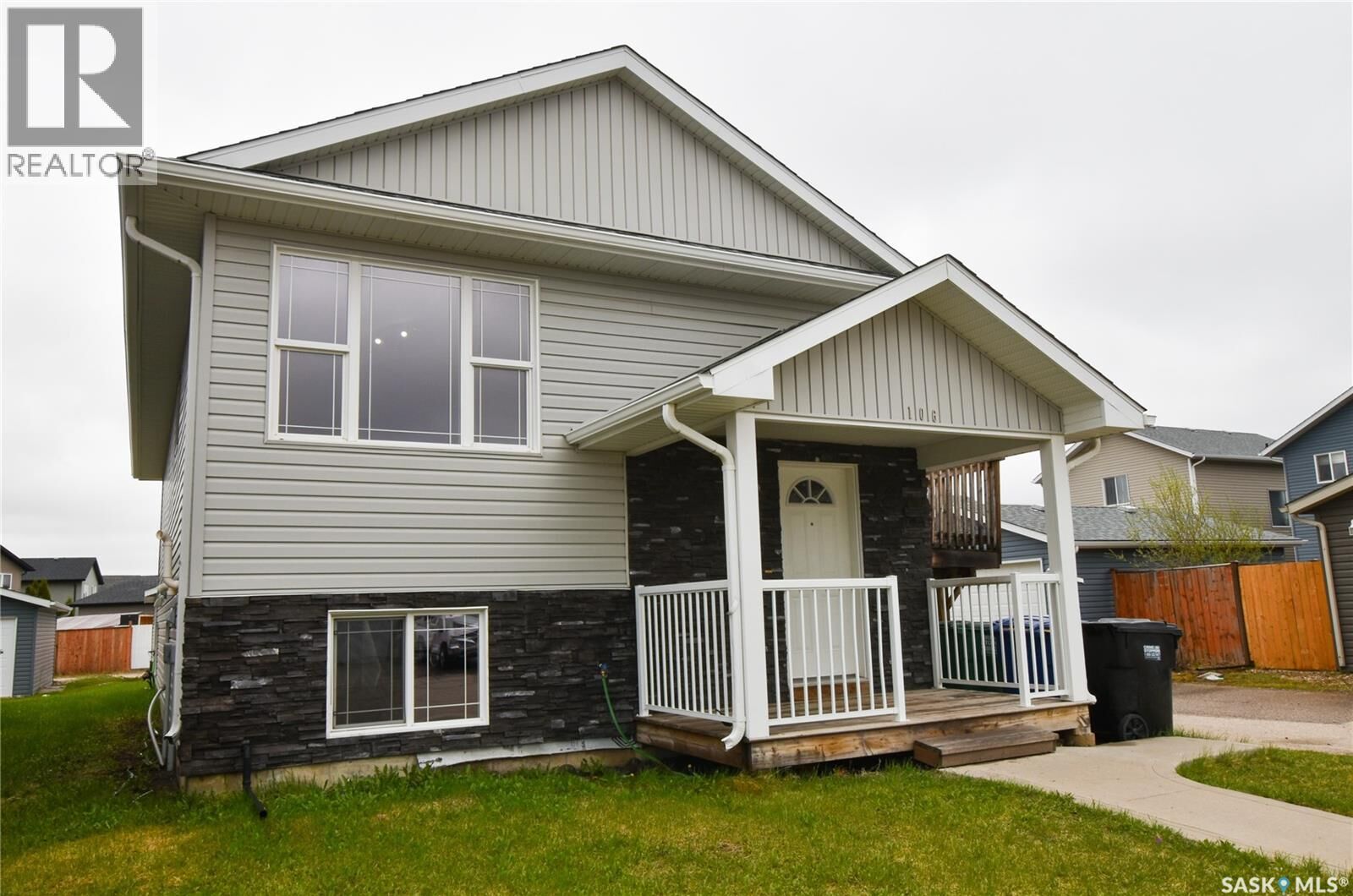 Property Photo:  106 Geary Crescent  SK S7R 0B8 