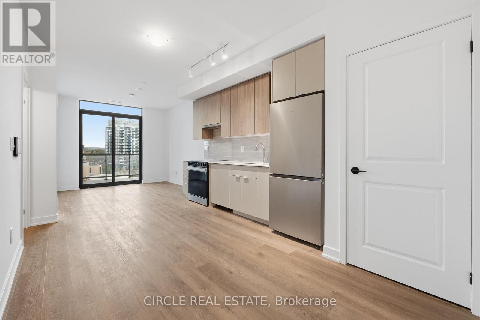 Property Photo:  2075 Lakeshore Road 505  ON L7R 0H3 