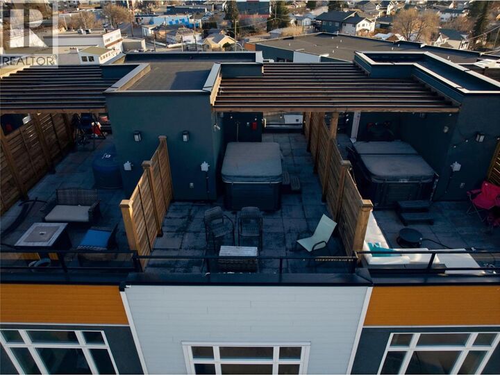 Property Photo: 107 Yew Street 403 BC V2B 4A1