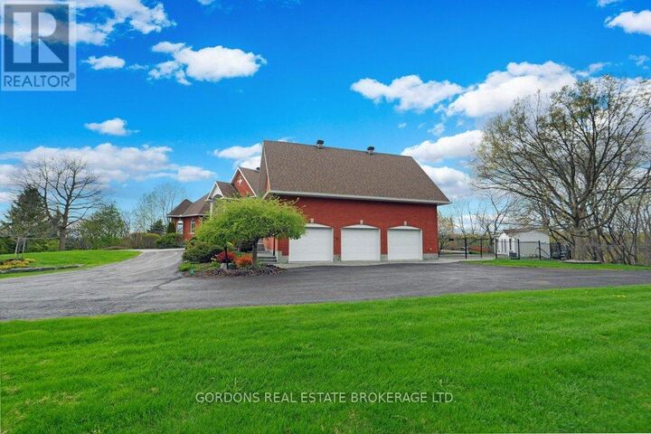 Property Photo:  2369 Lookout Drive  ON K4C 1C1 