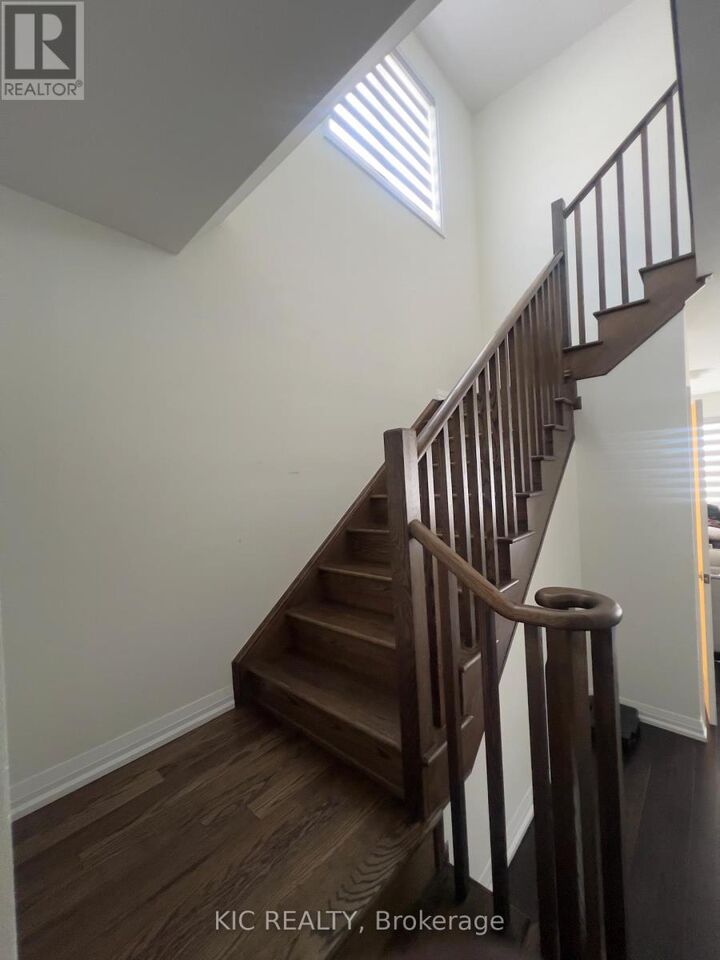 Property Photo:  52 Granville Crescent  ON N3W 0J6 