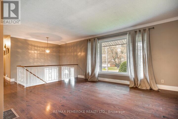 Property Photo:  486 Irving Street  ON K8A 2T4 