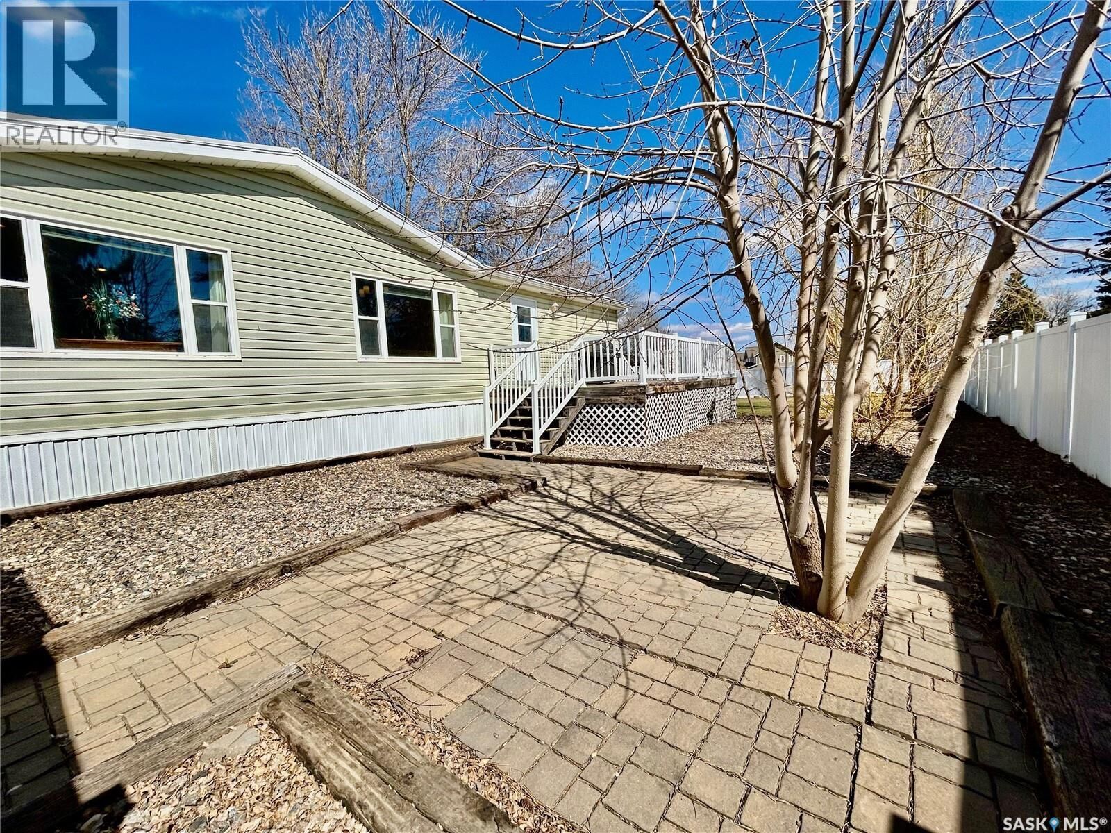 Property Photo: 607 Beharrel Street SK S0C 2B0