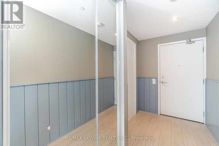 Property Photo:  5 Buttermill Avenue 5702  ON L4K 0J5 