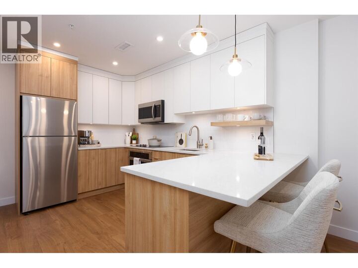 Property Photo: 1281 Pridham Avenue 524 BC V1Y 6B3