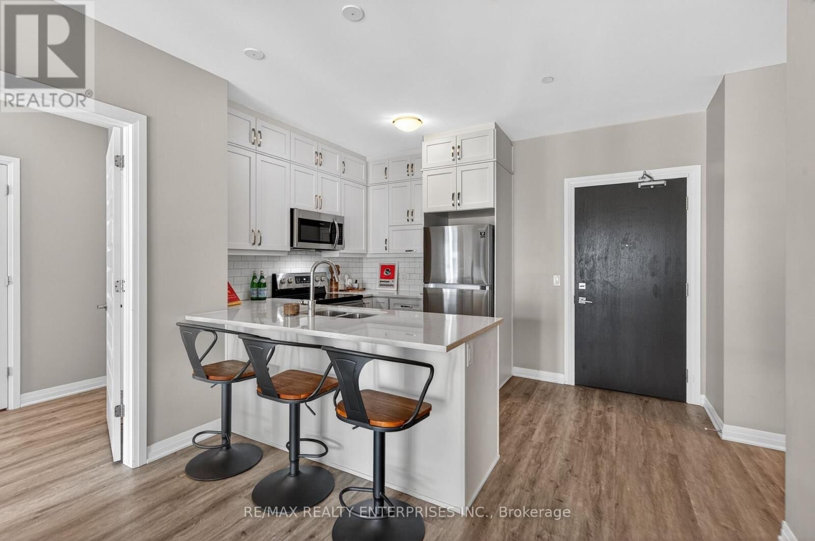 Property Photo:  102 Grovewood Common 510  ON L9H 0X2 