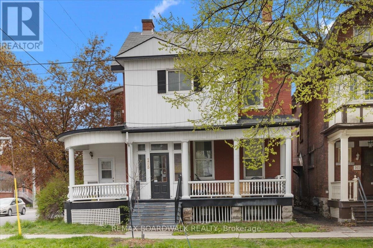 Property Photo:  155 Stewart Street 2  ON K1N 6J8 