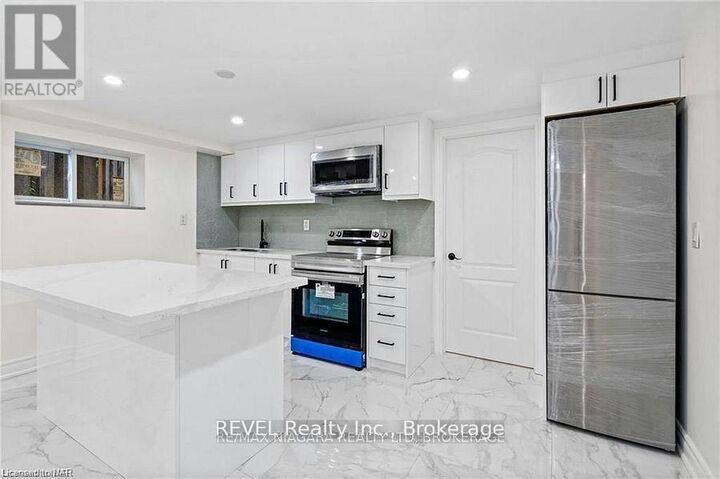 Property Photo: 462 C Carlton Street ON L2M 4X1